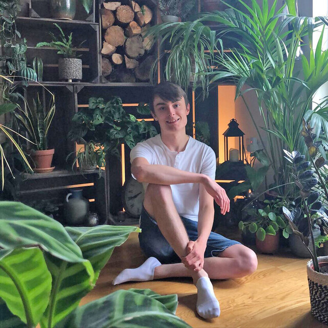Fan de las plantas decide vivir en “jungla”