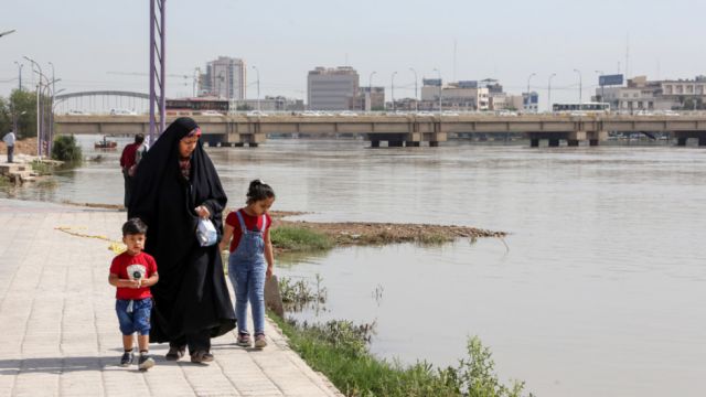 Irán penaliza el abuso infantil tras el brutal asesinato 'por honor' de una adolescente Irán penaliza el abuso infantil tras el brutal asesinato 'por honor' de una adolescente