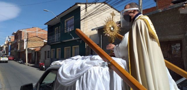 Tradiciones en Corpus Christi se abren paso pese a normativas