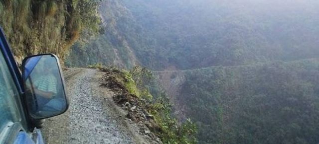 Reportan 2 muertos en colisión en Los Yungas