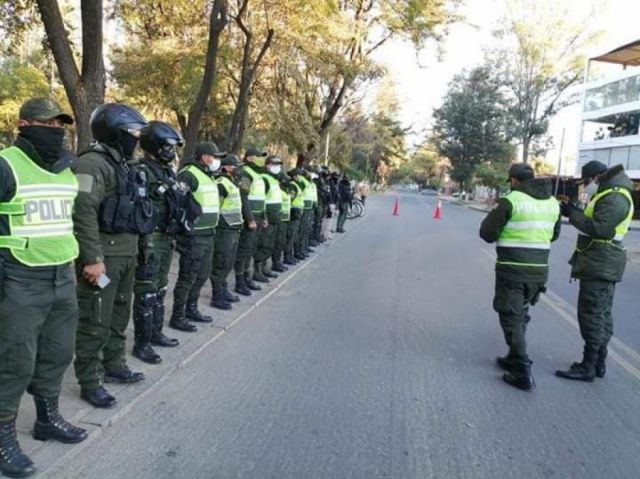 Dan de alta a policía recuperada de Covid-19 
