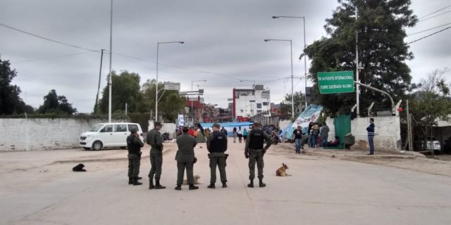 Pasos fronterizos ilícitos suben riesgo de contagio en Yacuiba