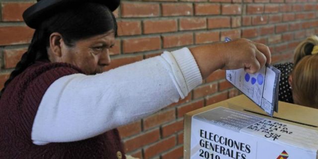 Líder del Parlasur exige elecciones "sin demoras" en Bolivia