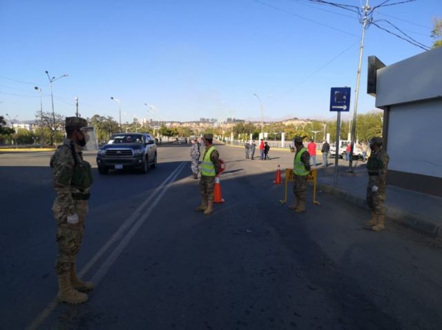 Tarija: Mujer que dijo ser positivo a Covid-19 escupió a policías 