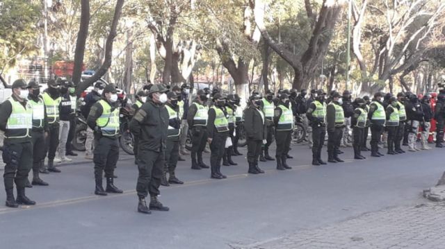 Doce efectivos con Covid-19 empaña aniversario de Policía