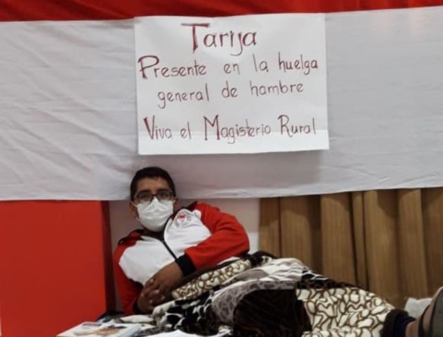 Profesores del magisterio rural entran en huelga de hambre