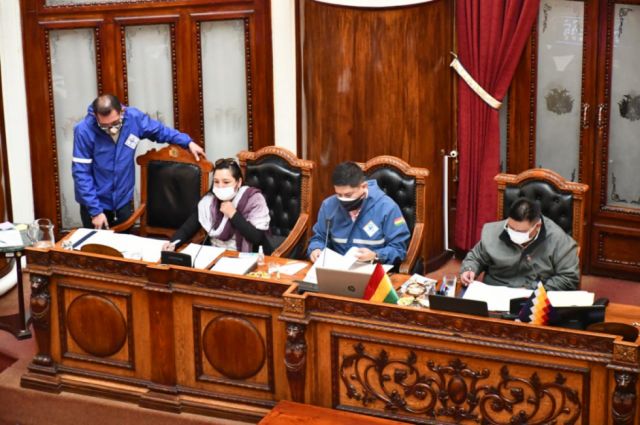 Diputados aprueban ley para que clínicas privadas atiendan de manera obligatoria  a enfermos de Covid 