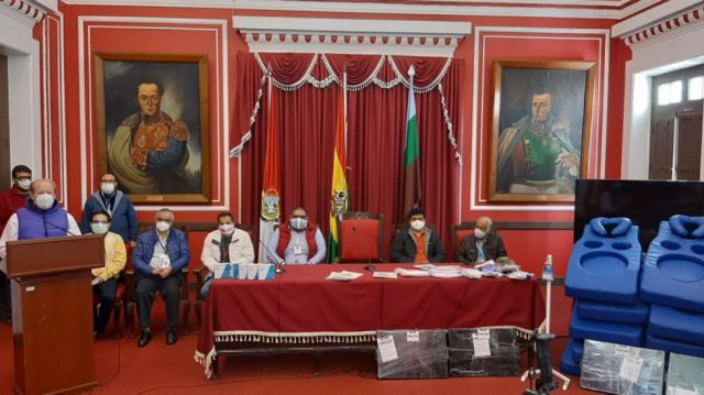 Gobernador Oliva anuncia que servicios de luz y gas serán gratis por julio y agosto