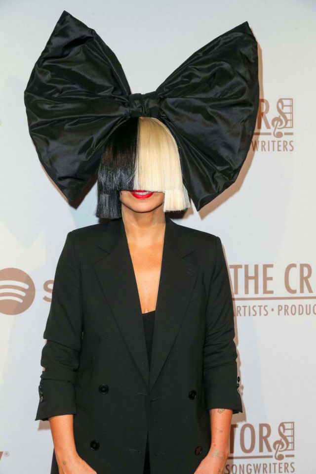 Sia anuncia  que es abuela  de gemelos