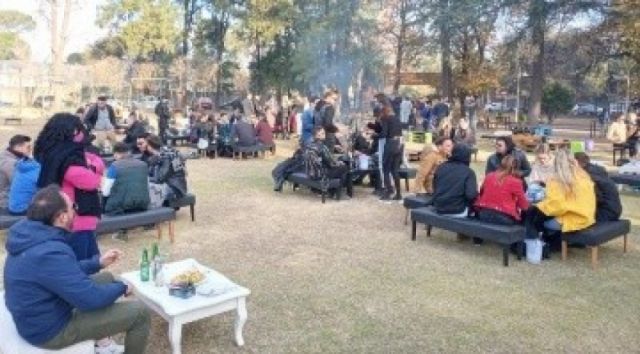 Clausuran fiesta con 300 personas