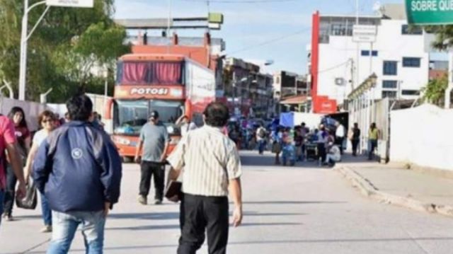Un grupo de 250 personas regresaron a Bolivia por la frontera de Yacuiba