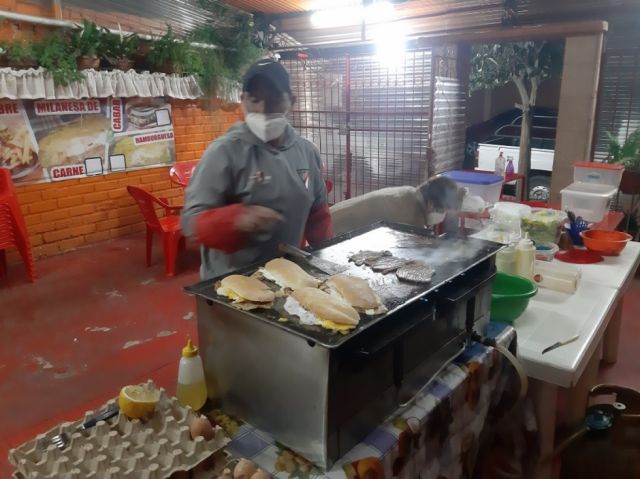 El “Gigi Burgers”, la principal arma de Luis Vargas para afrontar la crisis por la pandemia 