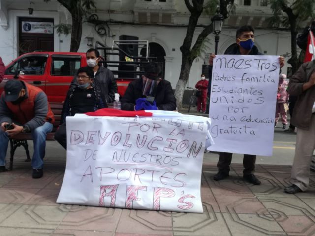 Aportantes a las AFP presionan por ley para recuperar su dinero