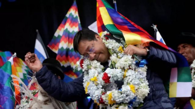 MAS alista defensa para no perder su personería