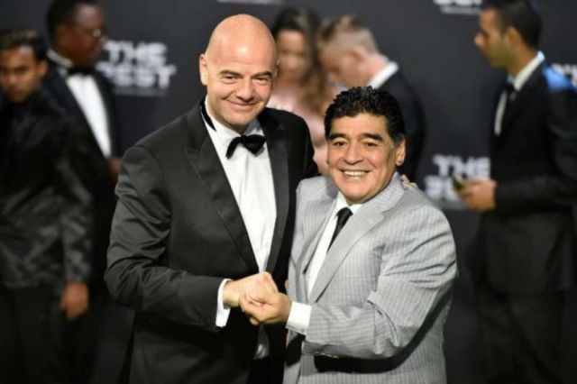 Maradona, picante con Infantino por culpa de Macri