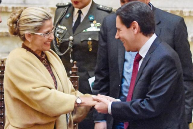 ¿Con quién baila Romero Ballivián?