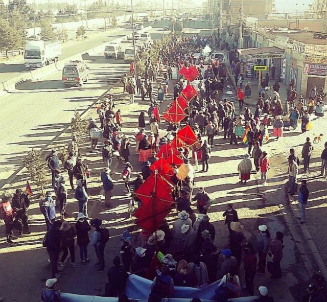 Pobladores se reúnen en Senkata para iniciar marcha de la COB
