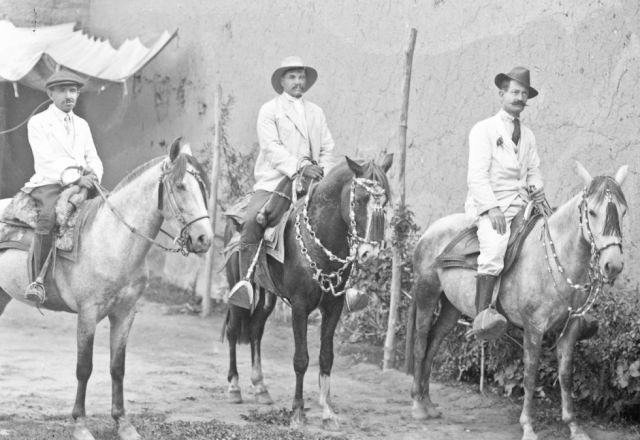 El movimiento citadino y los  jinetes en una Tarija de cuento 