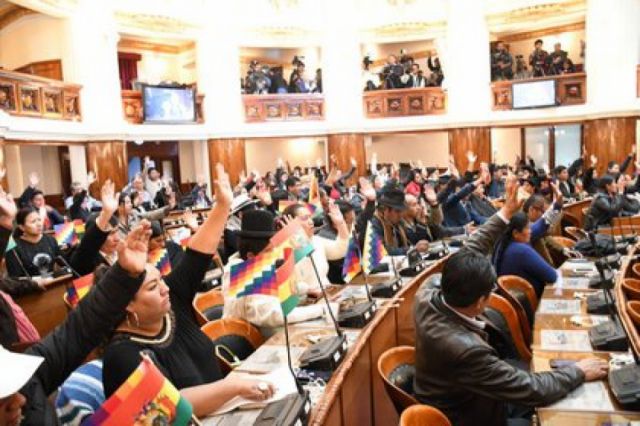 Diputados invitan al Gobierno a tratar créditos, menos el del FMI