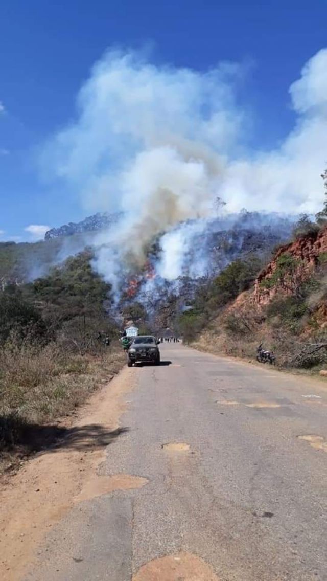 Incendio en Samaipata se descontrola y alcanza El Fuerte
