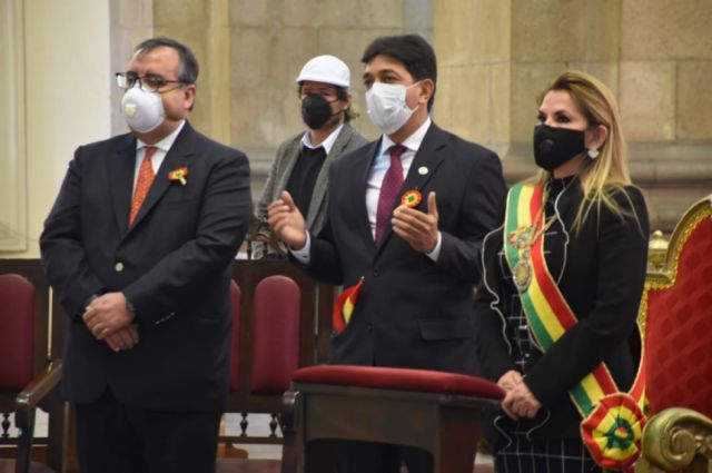Análisis: Áñez no tira la toalla