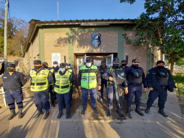 Hay 28 bolivianos detenidos en Aguas Blancas 