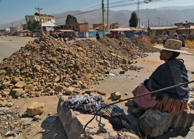 Campesinos y Bartolinas levantan bloqueos, pero no el estado de emergencia