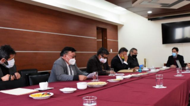 Cívicos cruceños demandarían al TSE