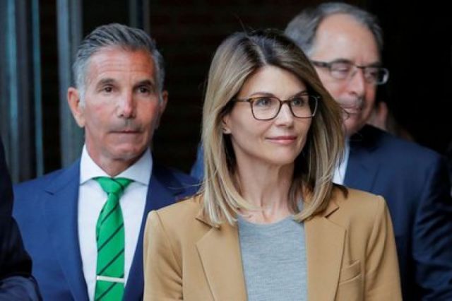 Actriz Lori Loughlin pide perdón por fraude universitario; es condenada a prisión