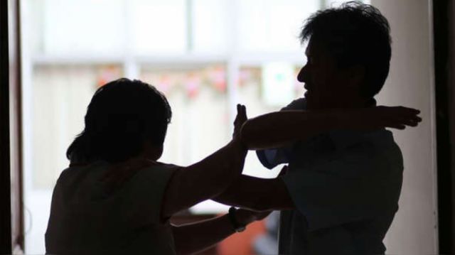Fue aprehendido tras golpear a su mamá y hermana