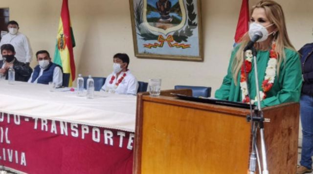 Jeanine Áñez dice que caso estupro avergüenza al país