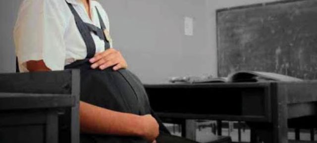 Adolescente queda embarazada de su hermano