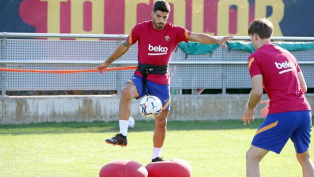Días claves para resolver el futuro de Suárez y Vidal con el Barcelona 