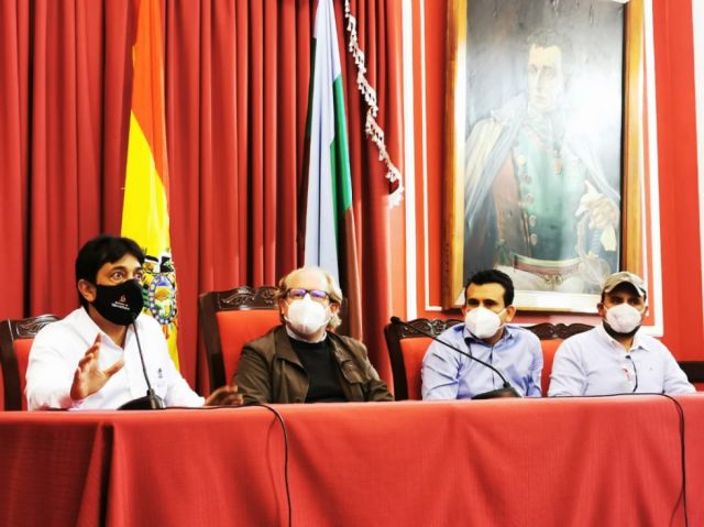 Ministros de Hidrocarburos y Energía prometen "agenda" y lo anunciarán mañana con presencia de Áñez