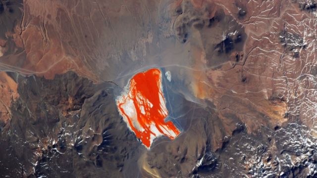 FOTO: Asombrosa imagen de la Laguna Colorada de Bolivia tomada desde la Estación Espacial Internacional