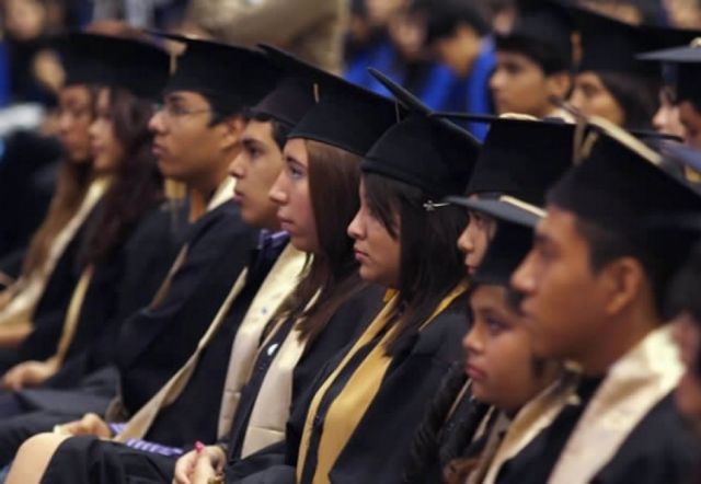 Bachilleres pasarán curso preuniversitario gratuito