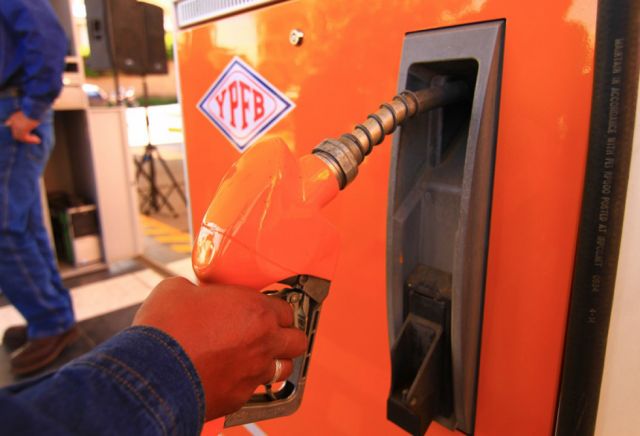 YPFB asegura que el abastecimiento de combustible en el país está garantizado