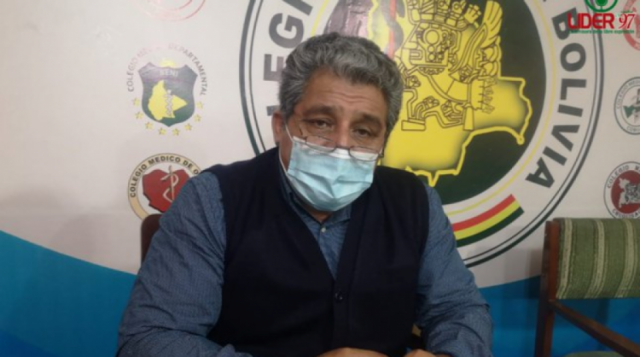Médicos dan 48 horas al diputado Flores para retirar proyecto que declara a la medicina "profesión libre"