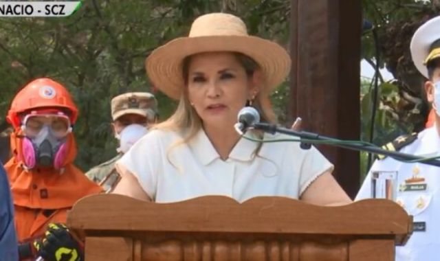 Áñez abroga DS 3973 que permitía quemas y chaqueos en el oriente
