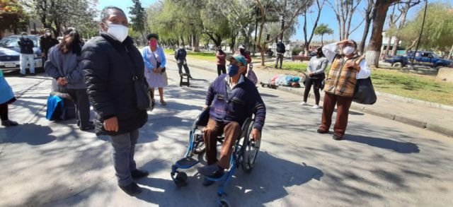 Persona en silla de ruedas se suma a la manifestación