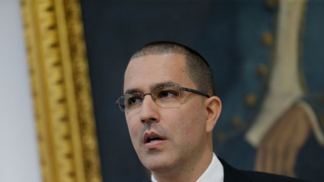 Brasil suspende credenciales de personal venezolano