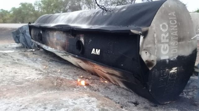 Camión cisterna explota a 23 kilómetros de Villa Montes