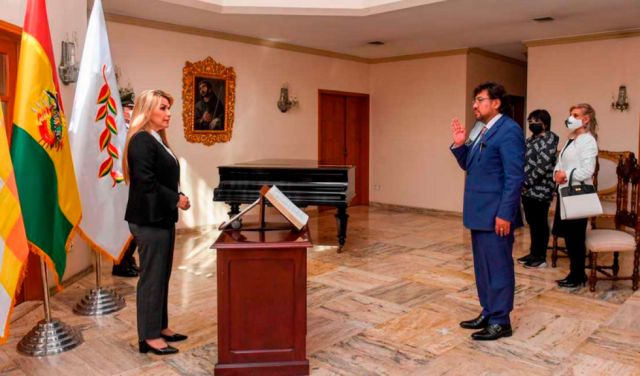 Áñez consuma relevo del Procurador “rebelde”