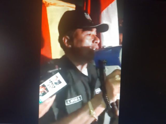Mira el video en el que Camacho se abraza con el coronel Rivas en Tarija "¿Quién se cansa?" 