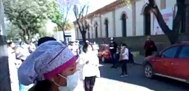 Trabajadores de salud toman el Sedes y exigen salarios