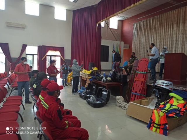 Policía en Bermejo recibe insumos para incendios 