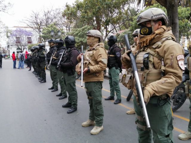 Mercados y entidades financieras, los "principales" puntos de que control de las FFAA en Tarija