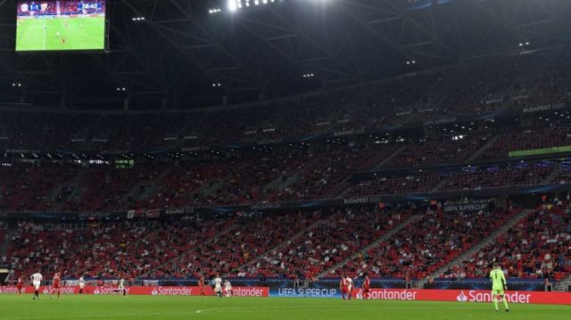 UEFA aprueba 30 por ciento de aforo con público local