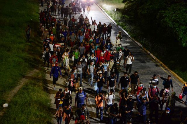 Migrantes centroamericanos avanzan hacia EEUU