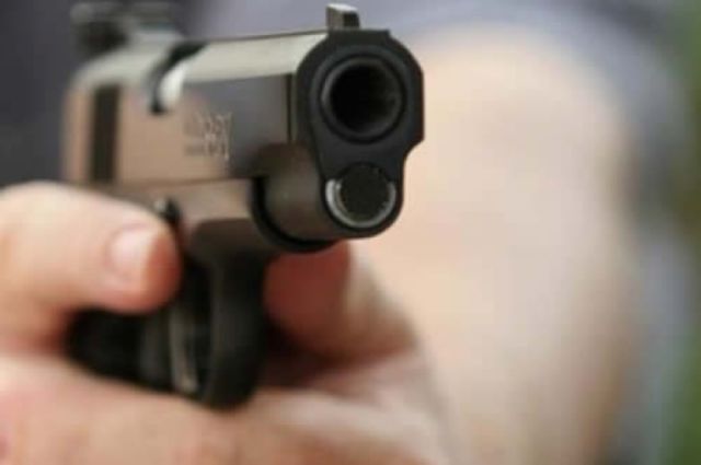 Aprehenden a 4 sujetos en posesión de un arma